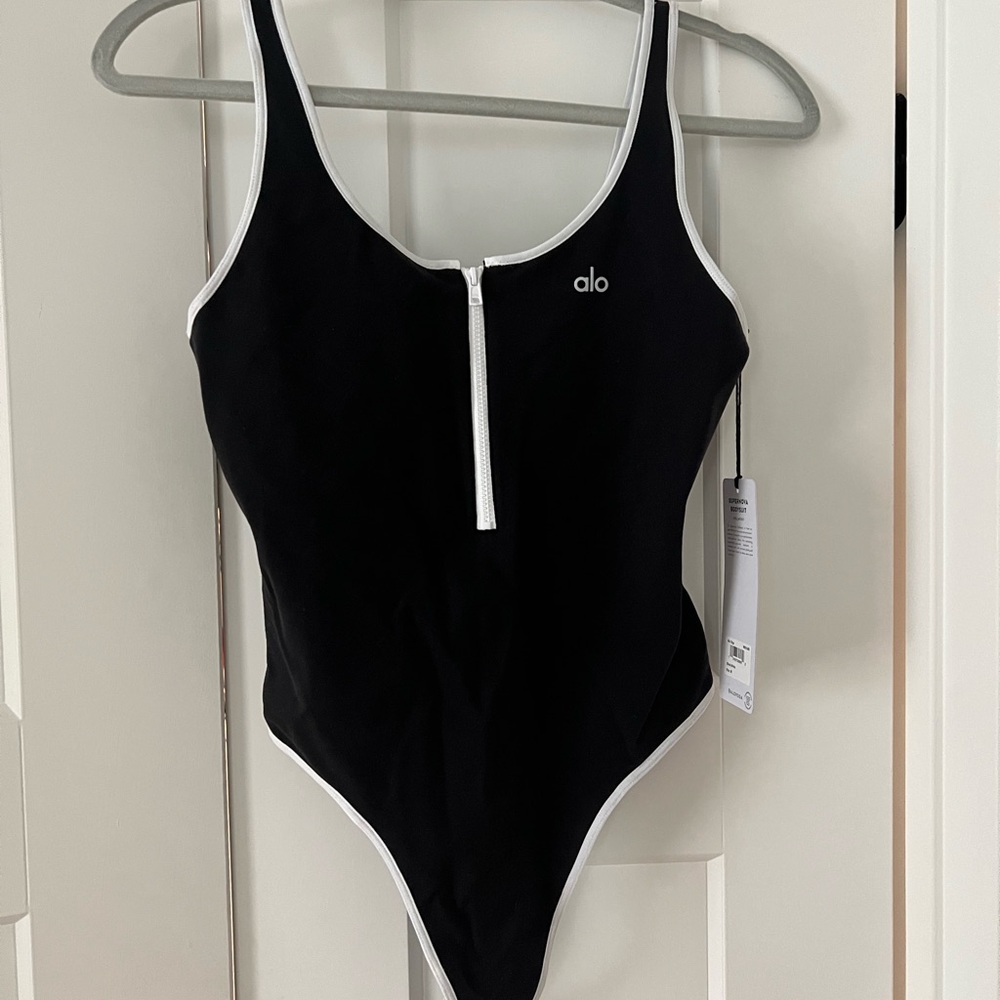 Alo supernova bodysuit in black/white